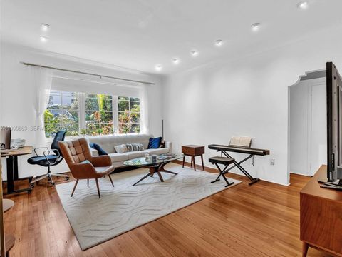 Photo of 910 Lenox Ave #2, Miami Beach, FL 33139 (MLS # A11990863)