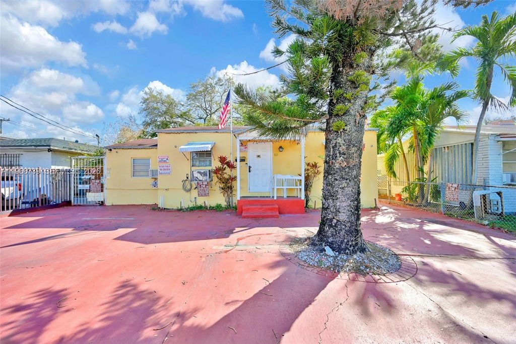 Photo of 811 NW 24th Ct, Miami, FL 33125 (MLS # A11968739)