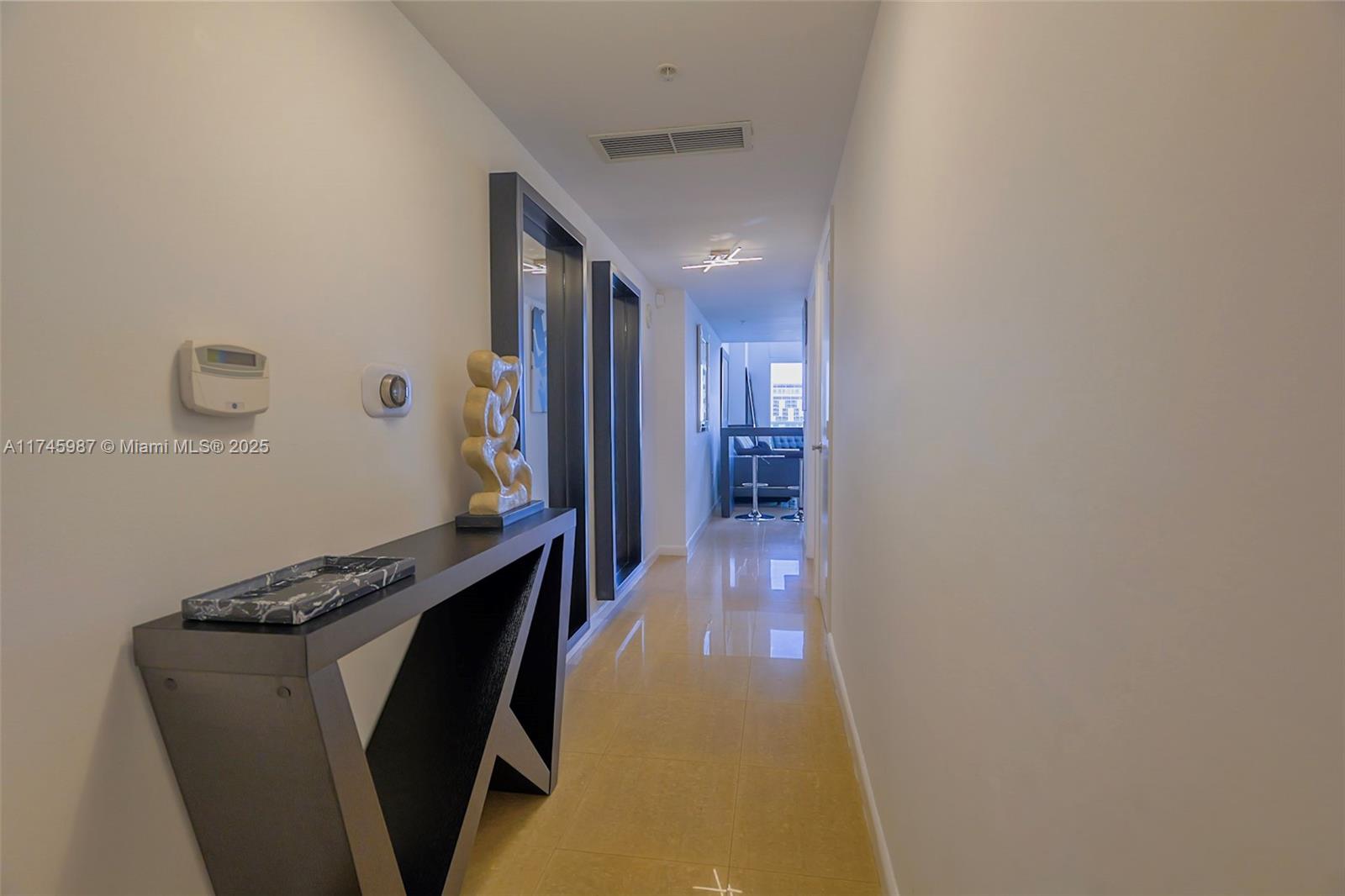 Rental Property at 41 Se 5th St 2011, Miami, Broward County, Florida - Bedrooms: 1 
Bathrooms: 2  - $3,300 MO.