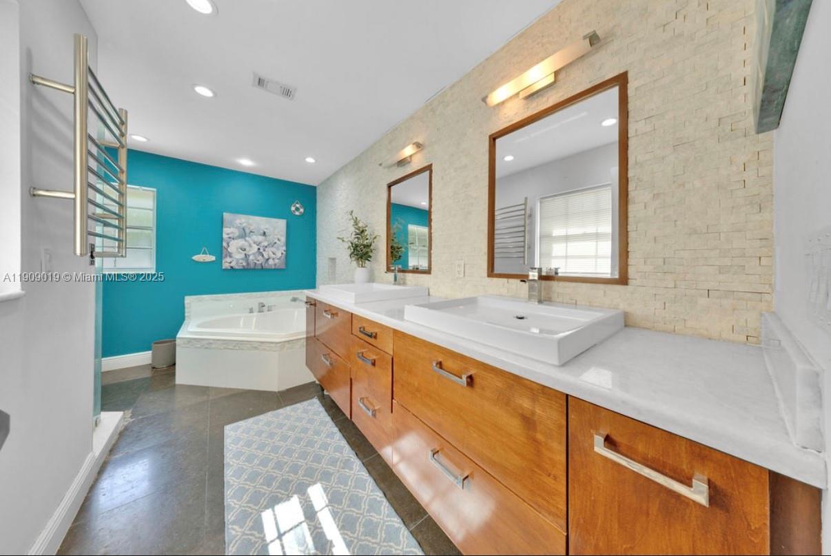 DORAL WOODS - Residential