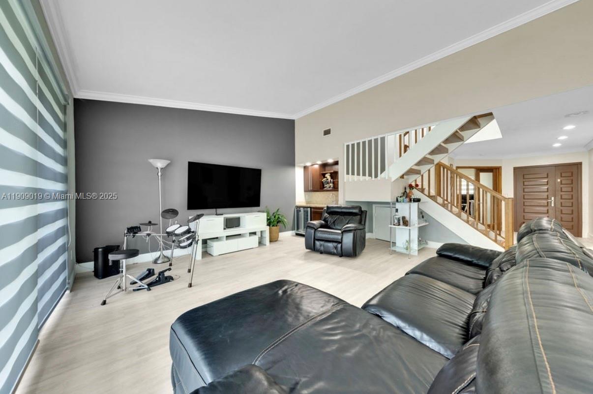 DORAL WOODS - Residential