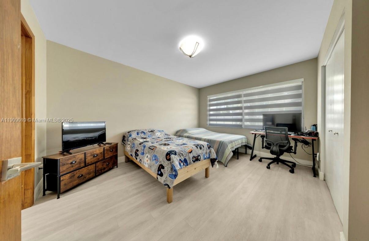 DORAL WOODS - Residential