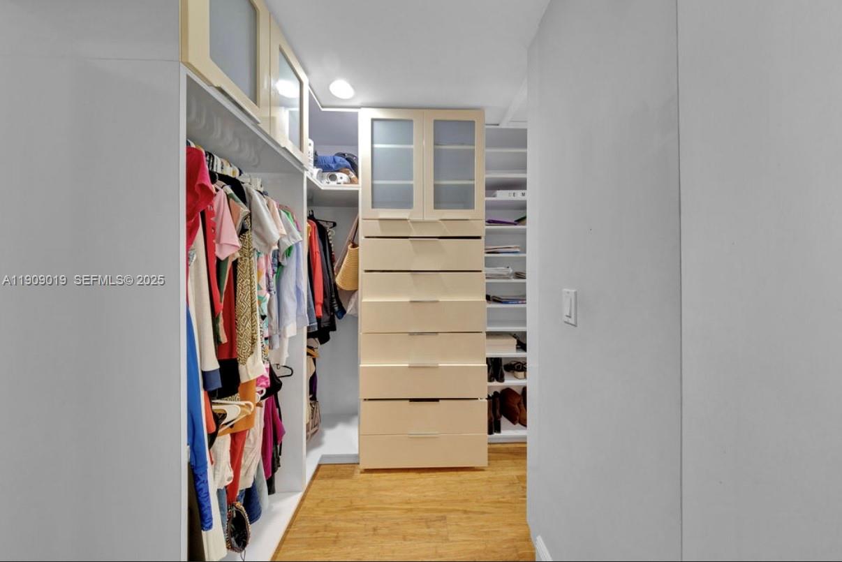 DORAL WOODS - Residential