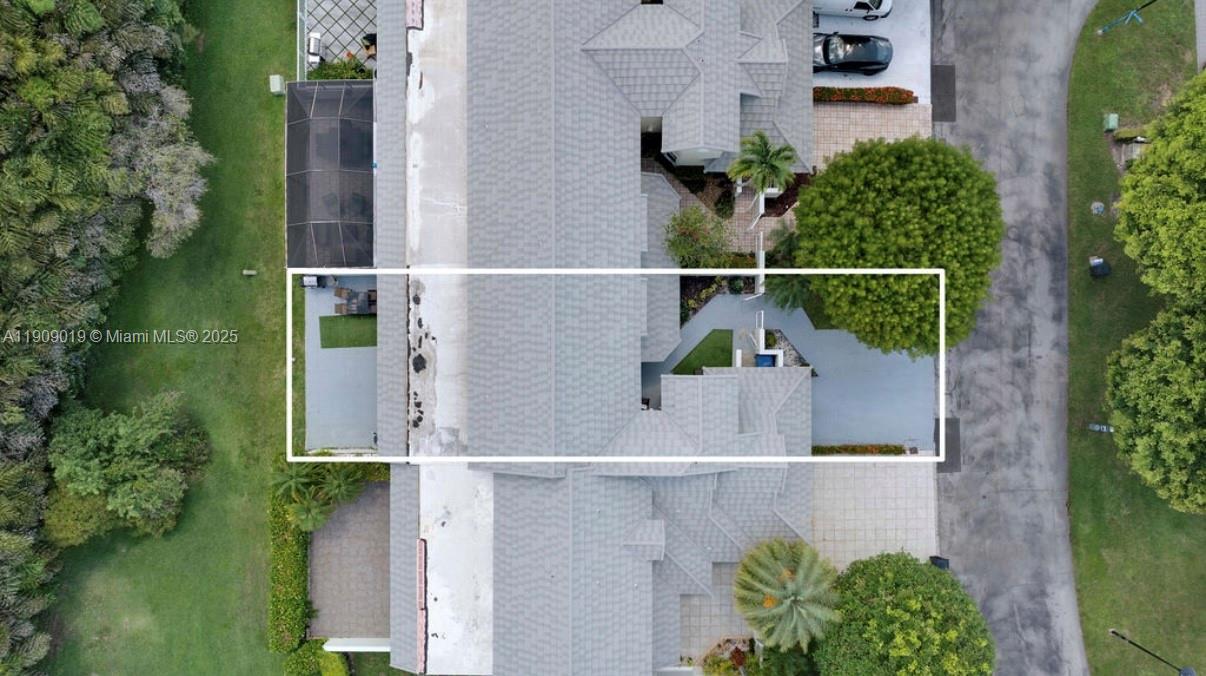 DORAL WOODS - Residential