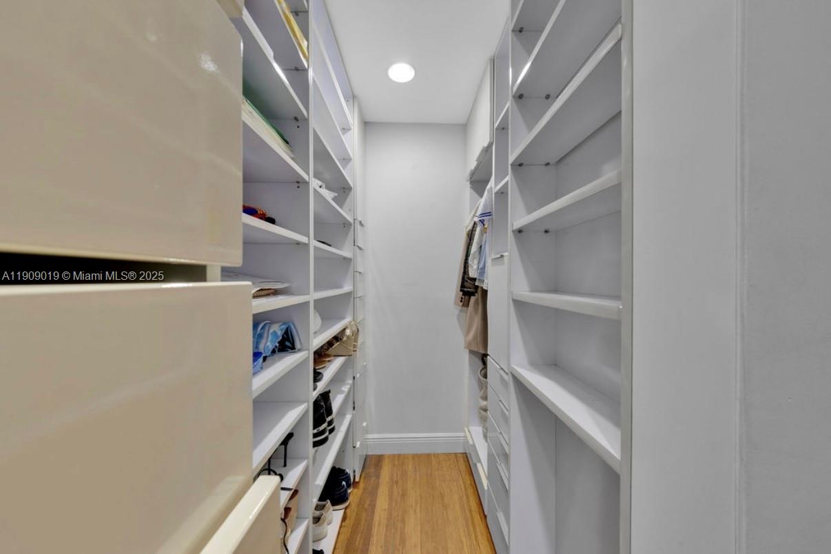 DORAL WOODS - Residential