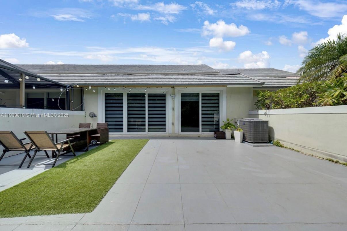 DORAL WOODS - Residential