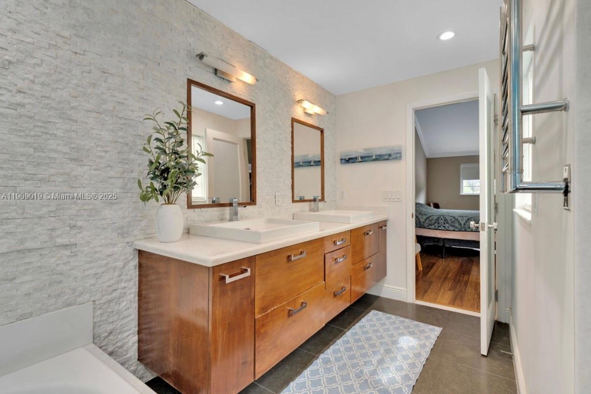 DORAL WOODS - Residential