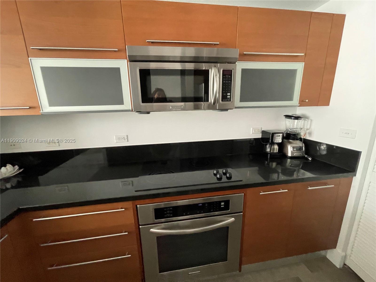 VIZCAYNE - Residential Lease