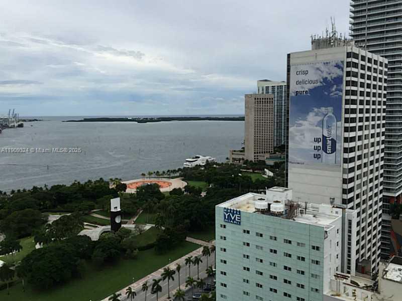 VIZCAYNE - Residential Lease