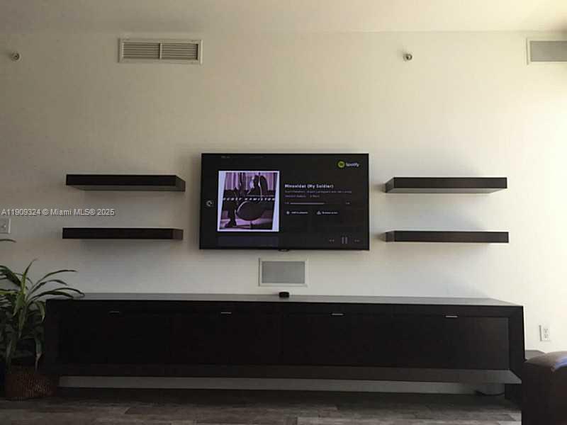 VIZCAYNE - Residential Lease