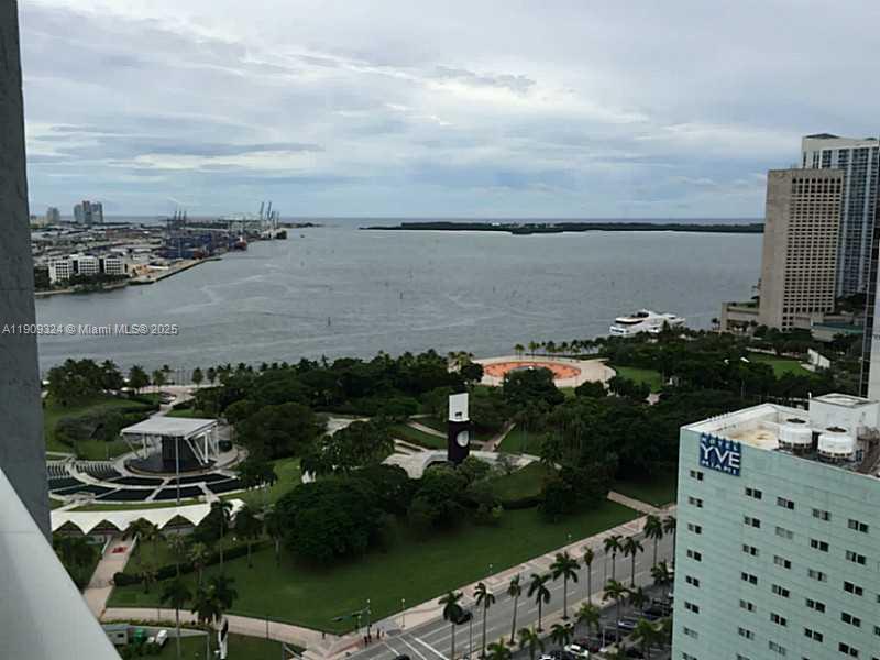 VIZCAYNE - Residential Lease