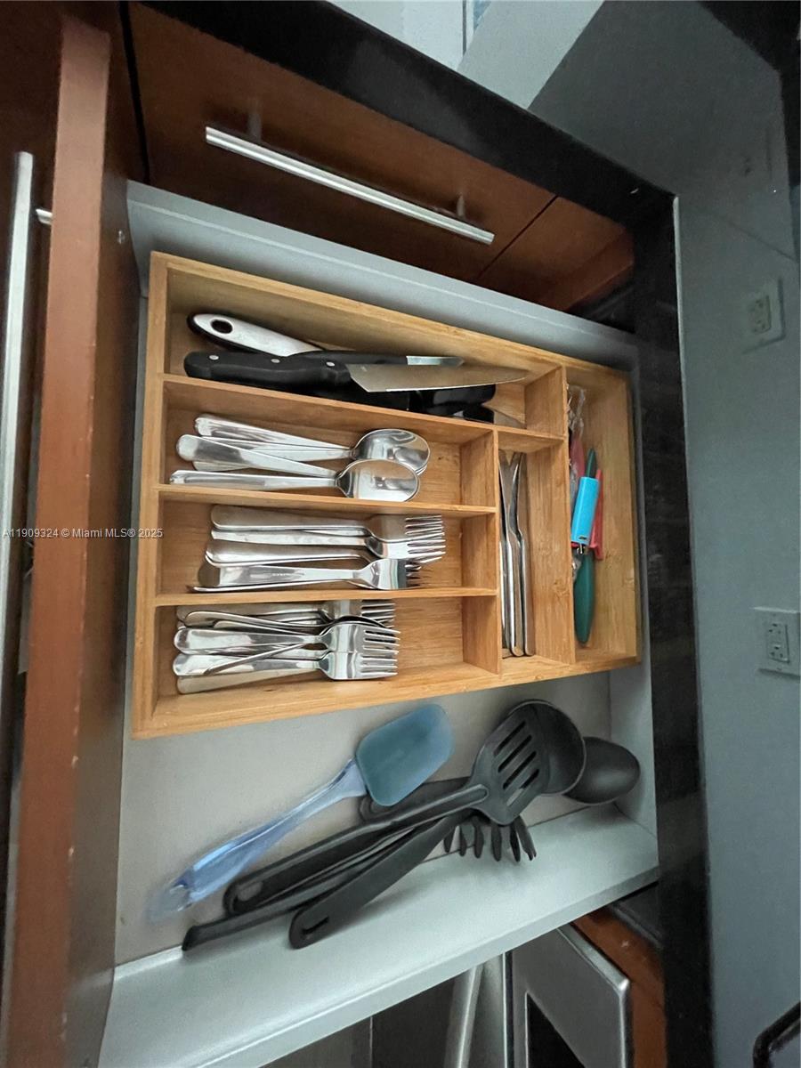 VIZCAYNE - Residential Lease