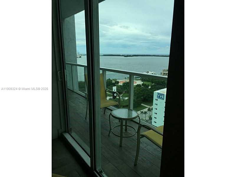 VIZCAYNE - Residential Lease