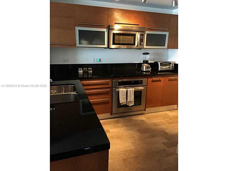 VIZCAYNE - Residential Lease