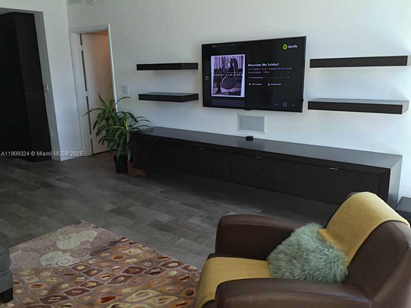 VIZCAYNE - Residential Lease