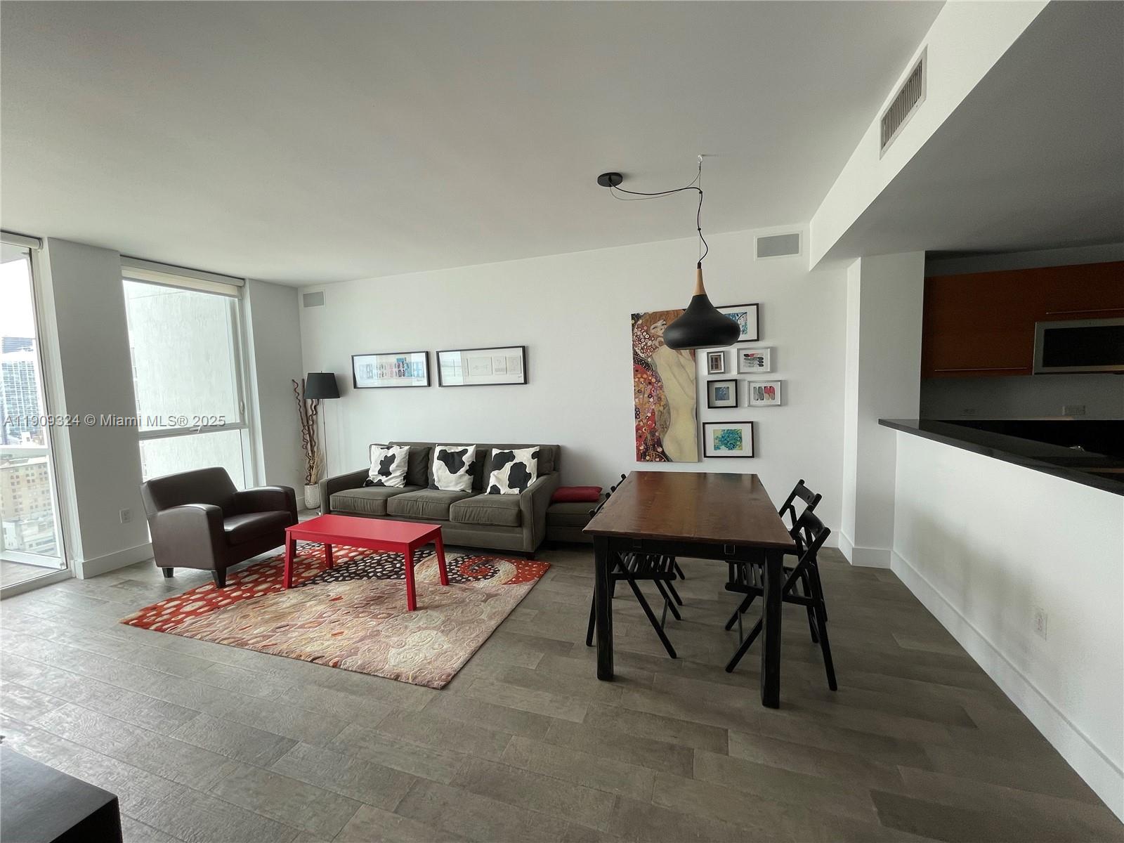 VIZCAYNE - Residential Lease