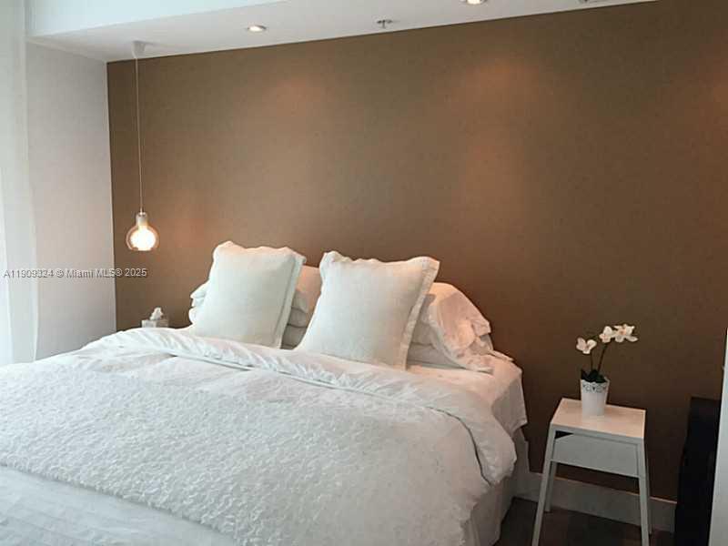 VIZCAYNE - Residential Lease