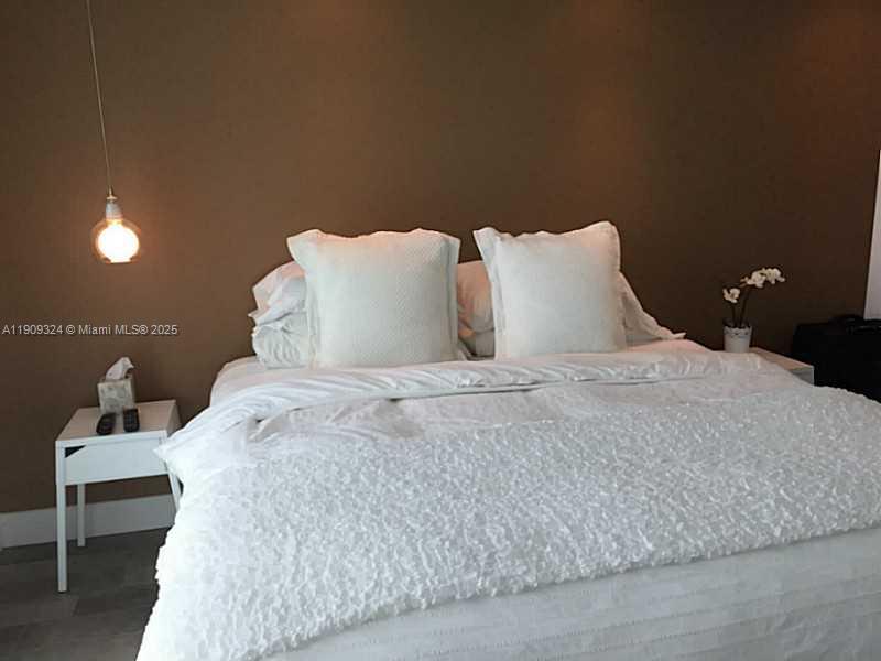 VIZCAYNE - Residential Lease