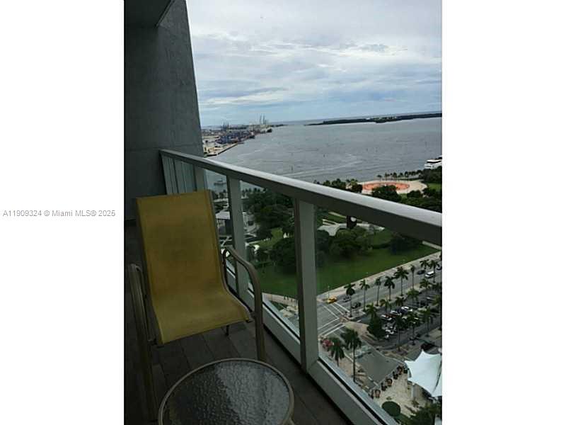 VIZCAYNE - Residential Lease