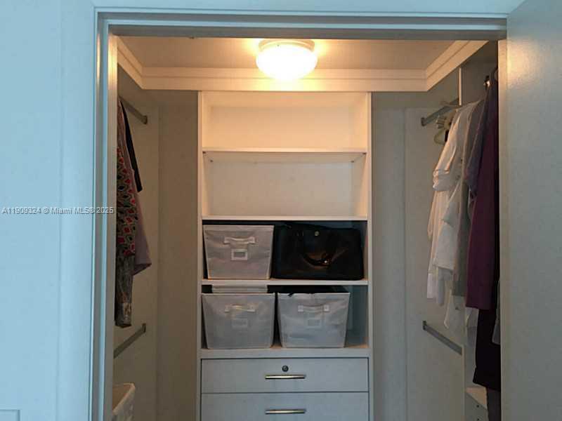 VIZCAYNE - Residential Lease