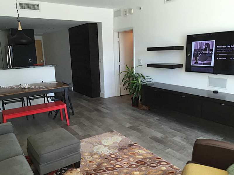 VIZCAYNE - Residential Lease