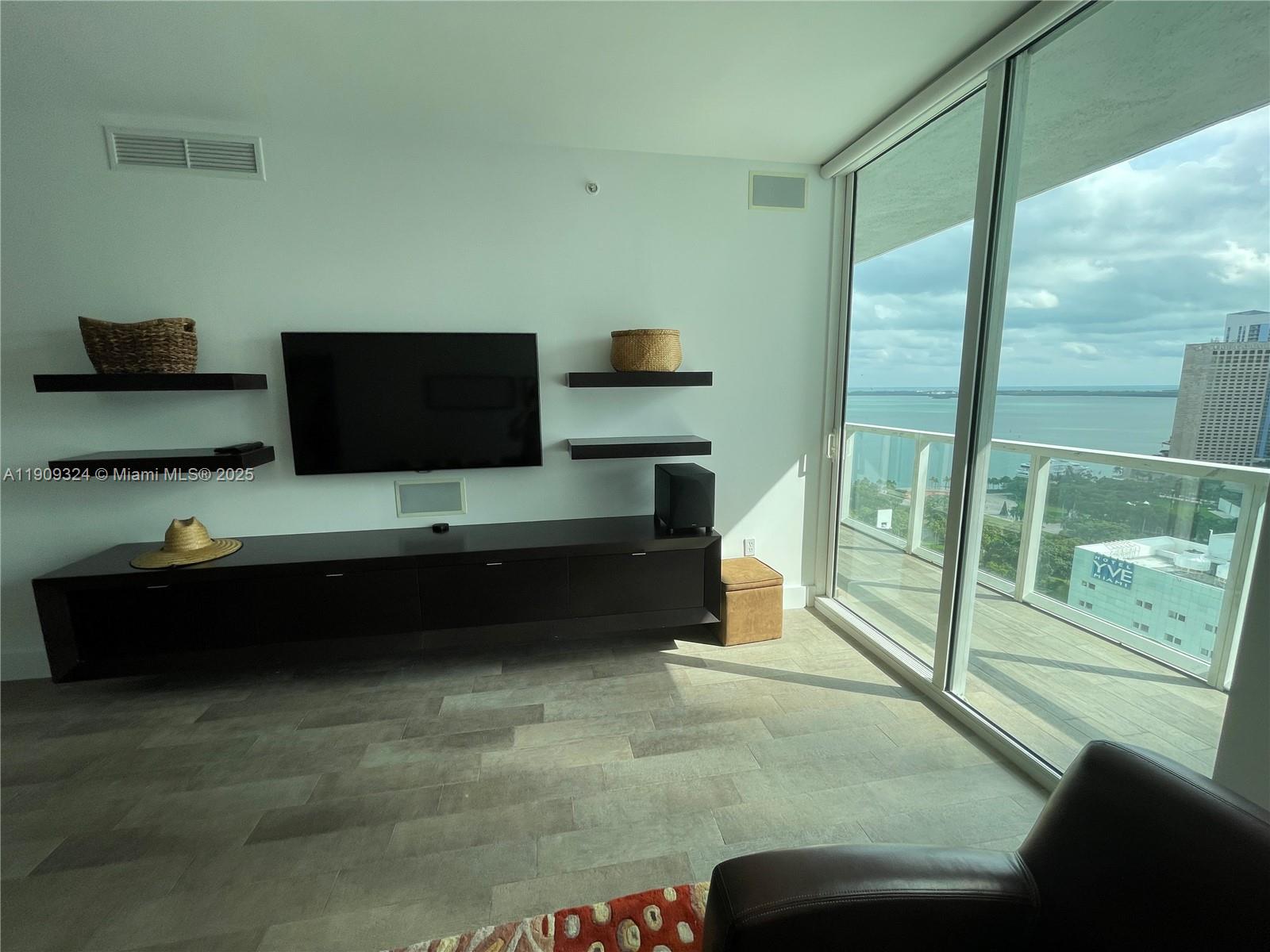 VIZCAYNE - Residential Lease