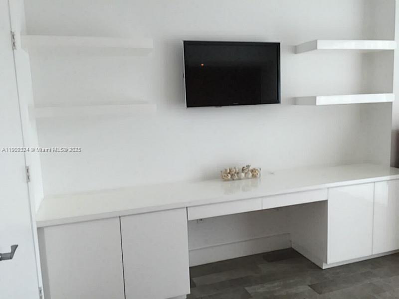 VIZCAYNE - Residential Lease