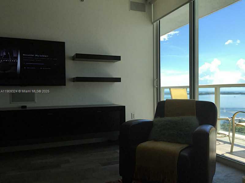 VIZCAYNE - Residential Lease