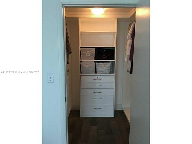 VIZCAYNE - Residential Lease