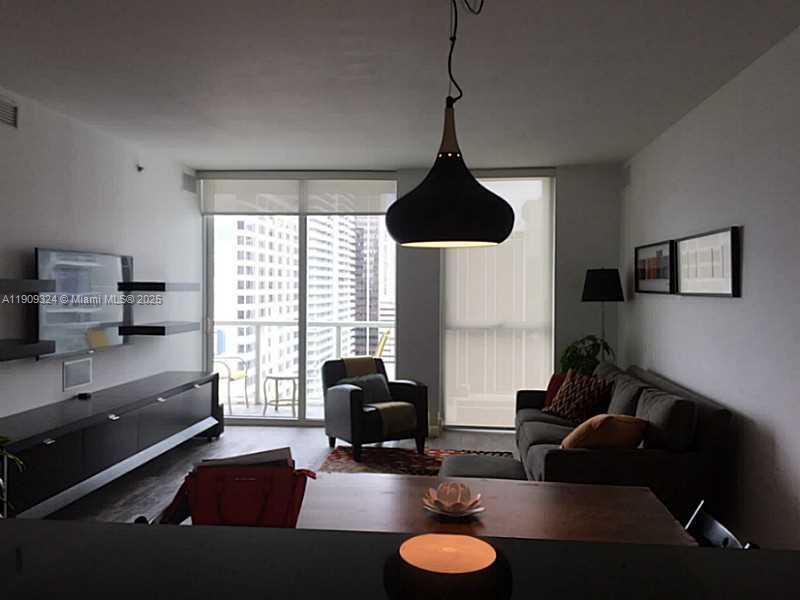 VIZCAYNE - Residential Lease