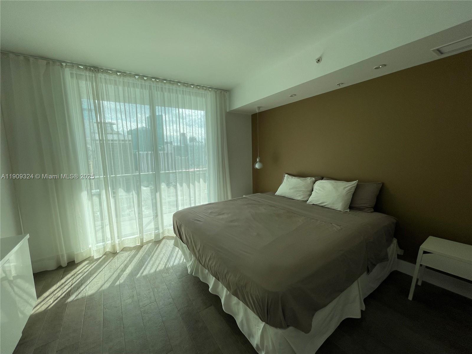 VIZCAYNE - Residential Lease