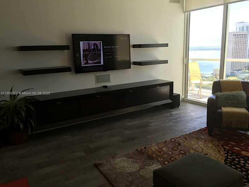 VIZCAYNE - Residential Lease