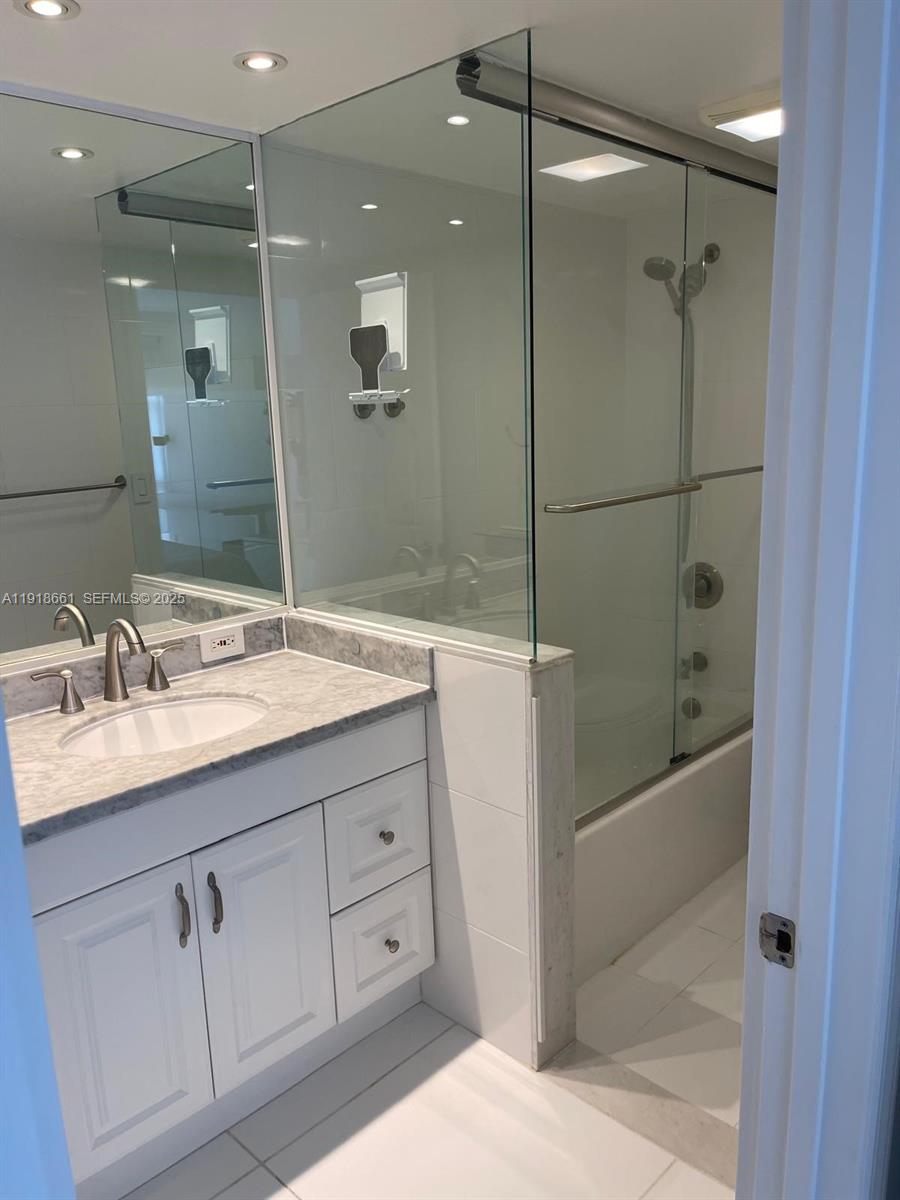 PLAZA OF AMERICAS CONDO P - Residential