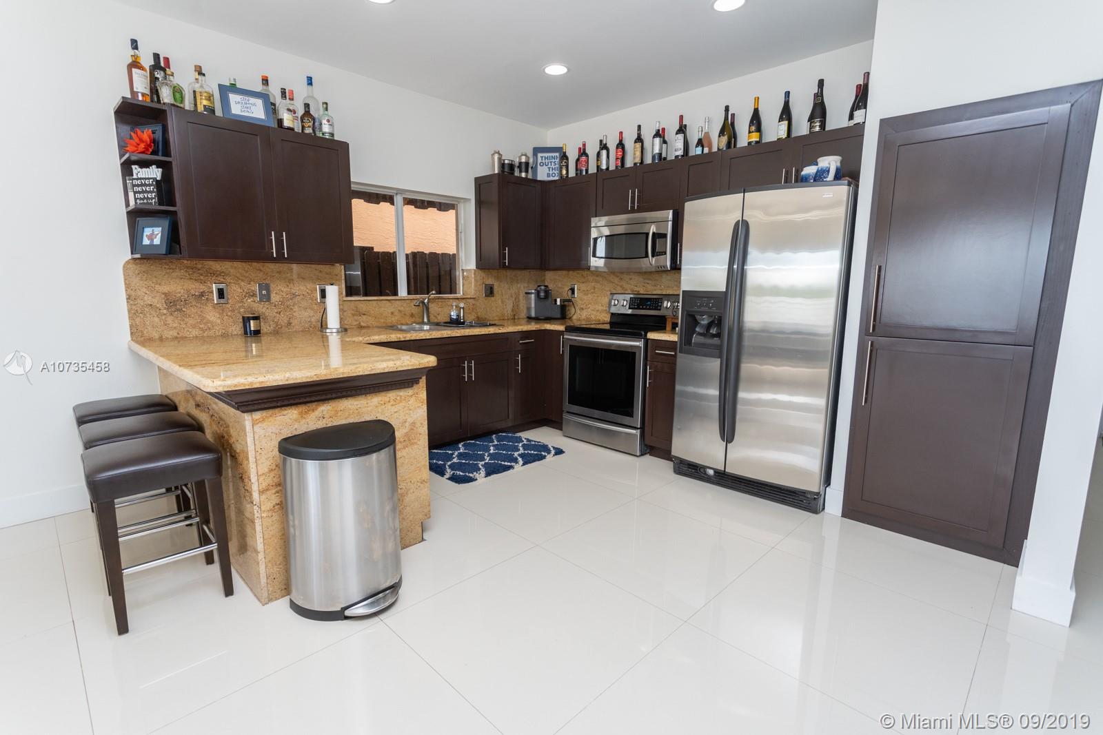 TWIN LAKE SHORES EAST - Residential Lease