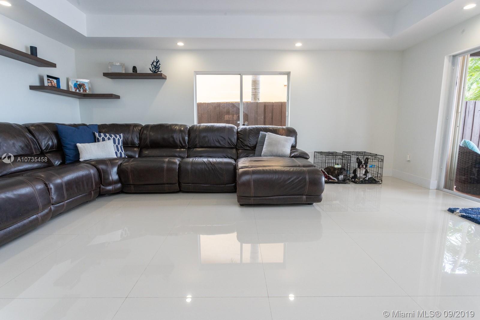 TWIN LAKE SHORES EAST - Residential Lease