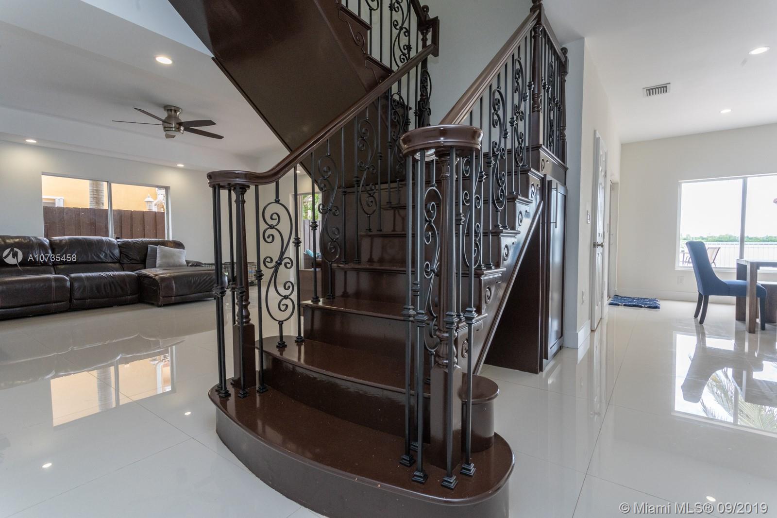 TWIN LAKE SHORES EAST - Residential Lease