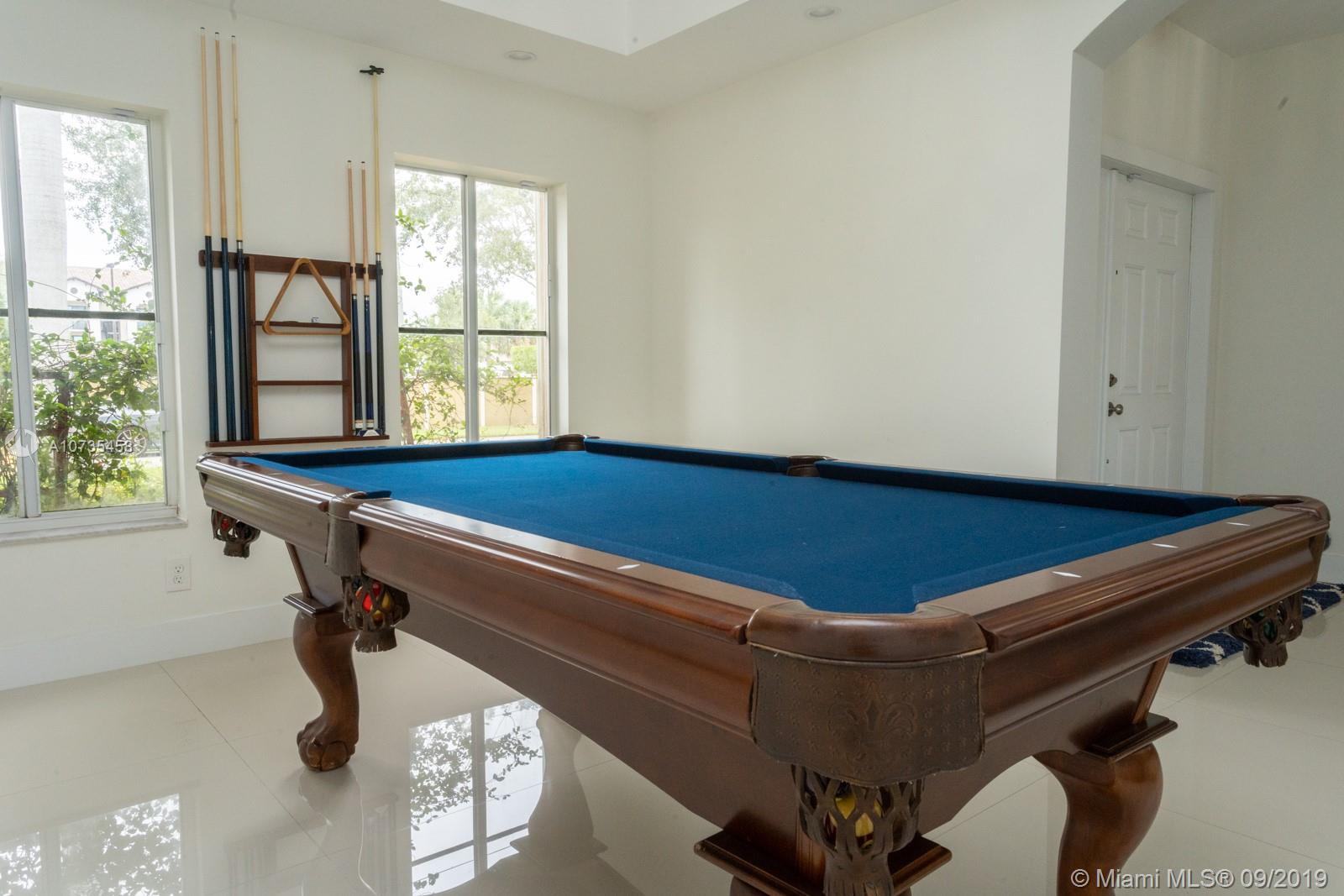 TWIN LAKE SHORES EAST - Residential Lease