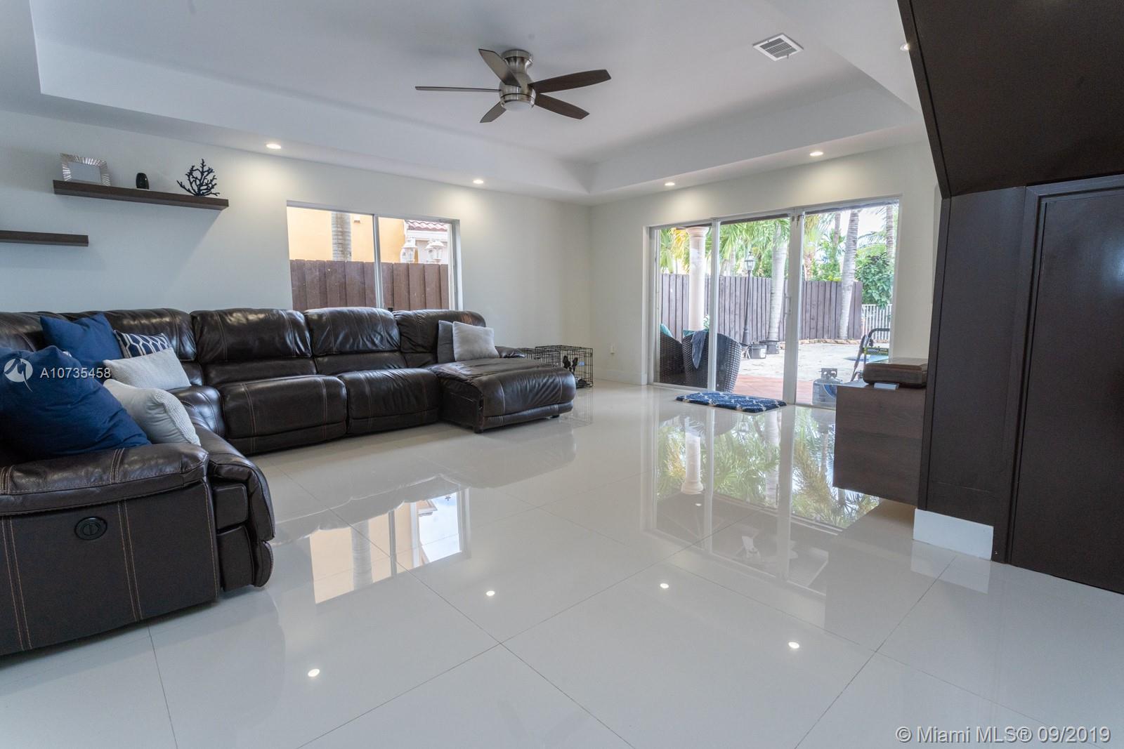 TWIN LAKE SHORES EAST - Residential Lease