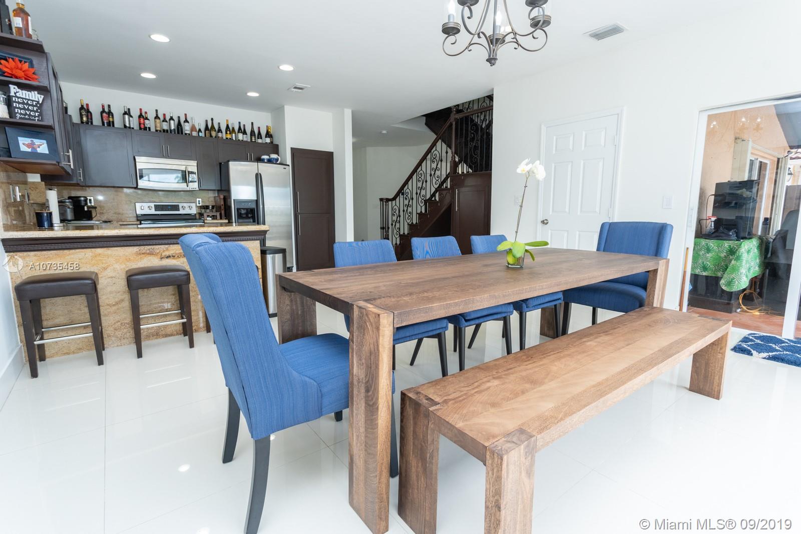 TWIN LAKE SHORES EAST - Residential Lease