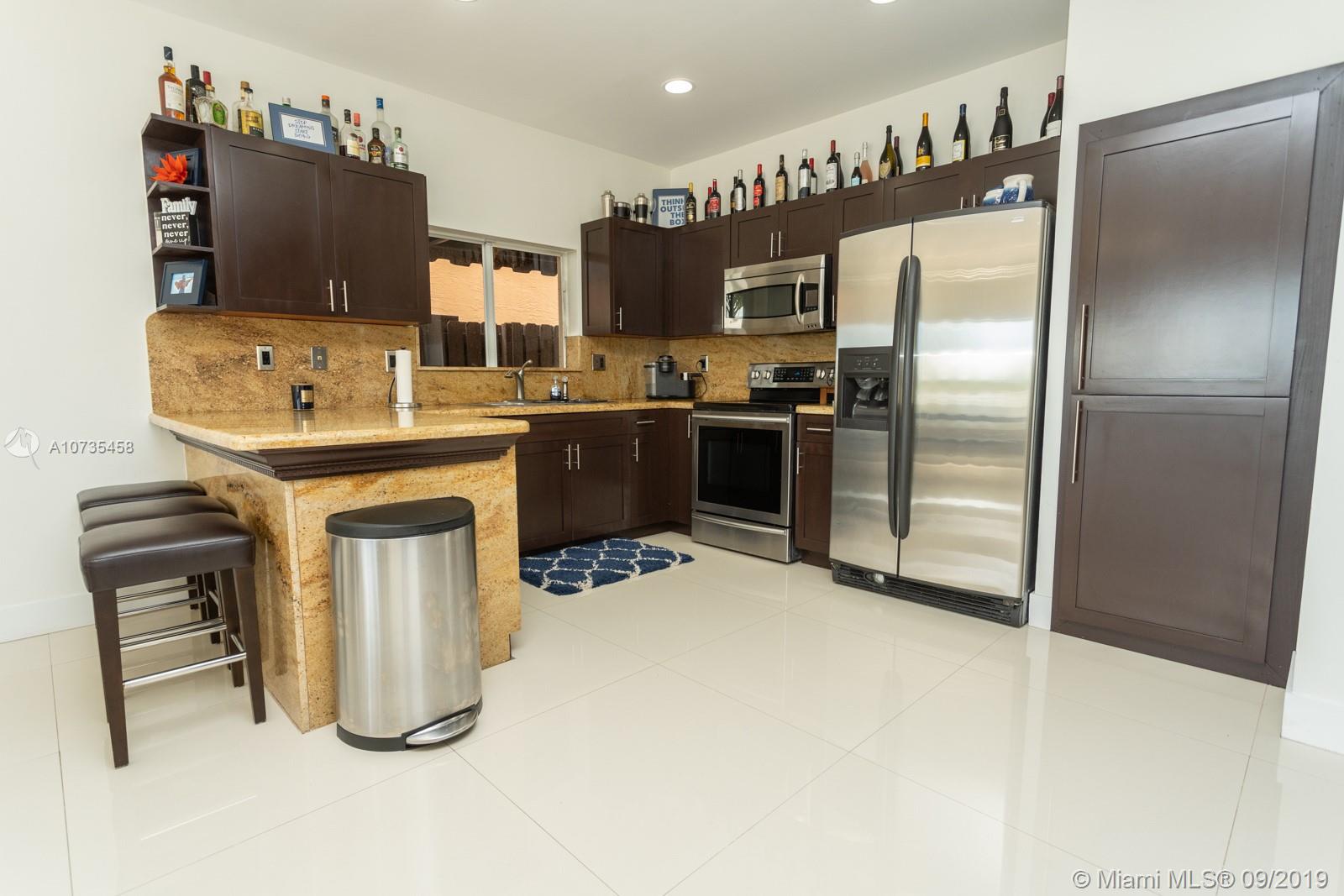 TWIN LAKE SHORES EAST - Residential Lease