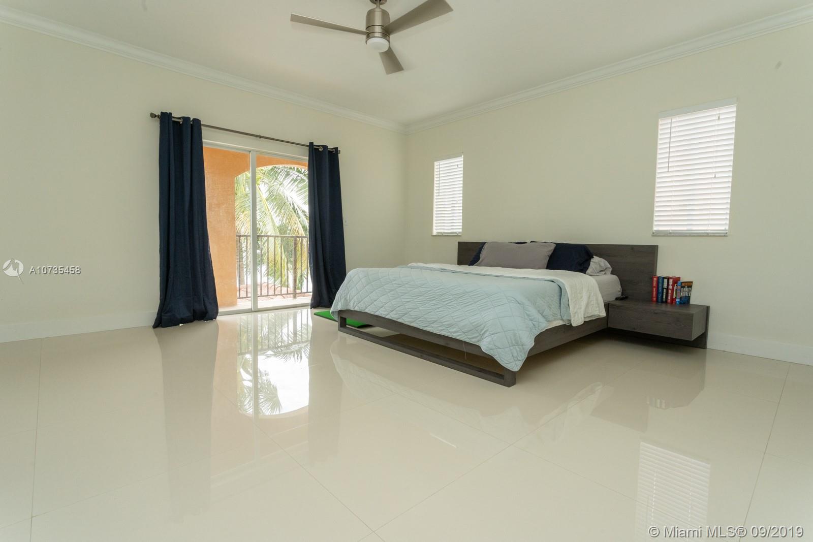 TWIN LAKE SHORES EAST - Residential Lease