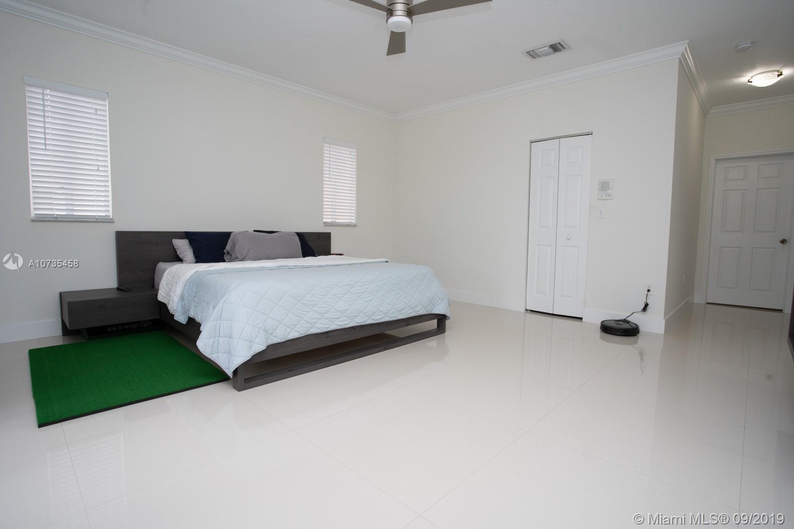 TWIN LAKE SHORES EAST - Residential Lease