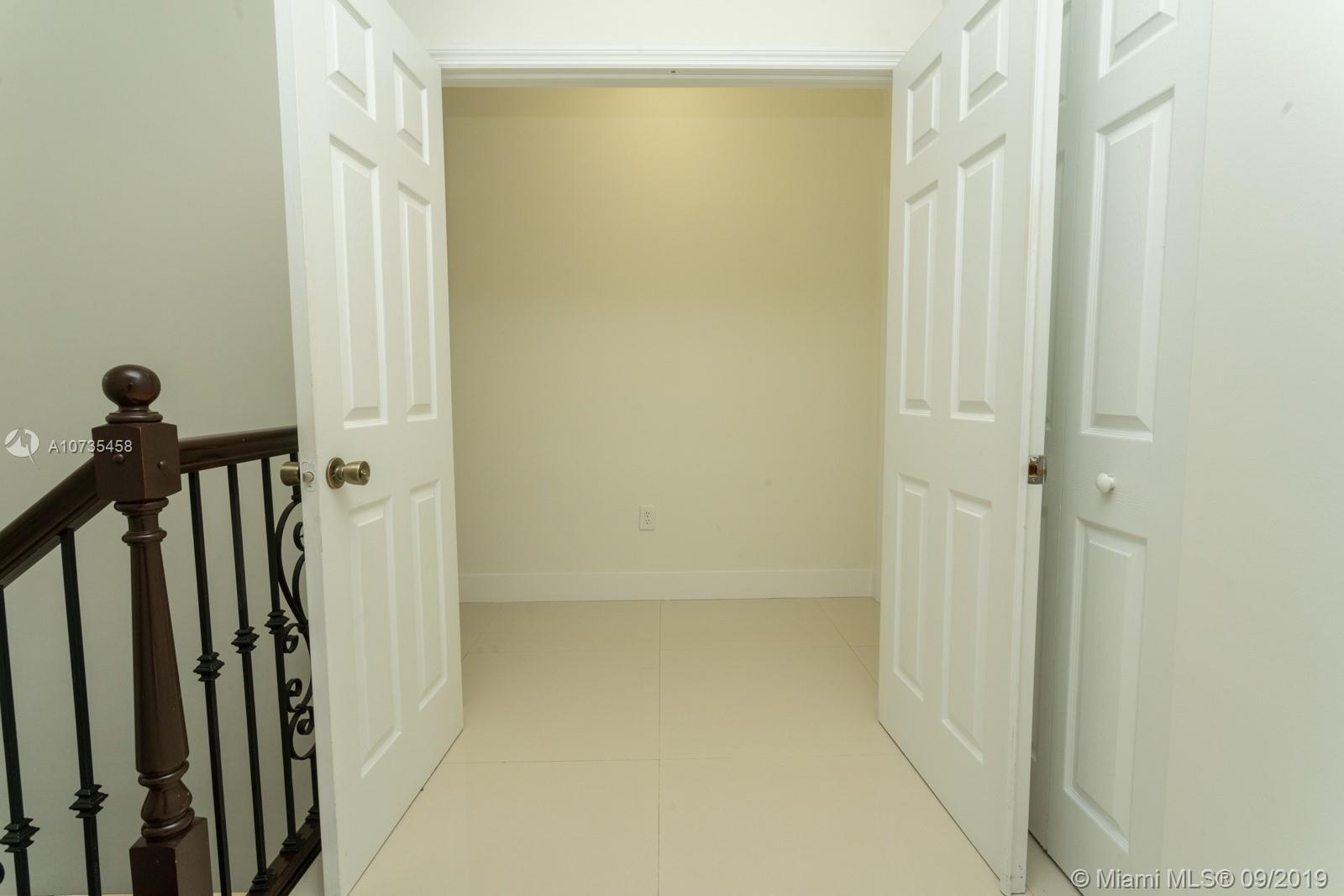 TWIN LAKE SHORES EAST - Residential Lease