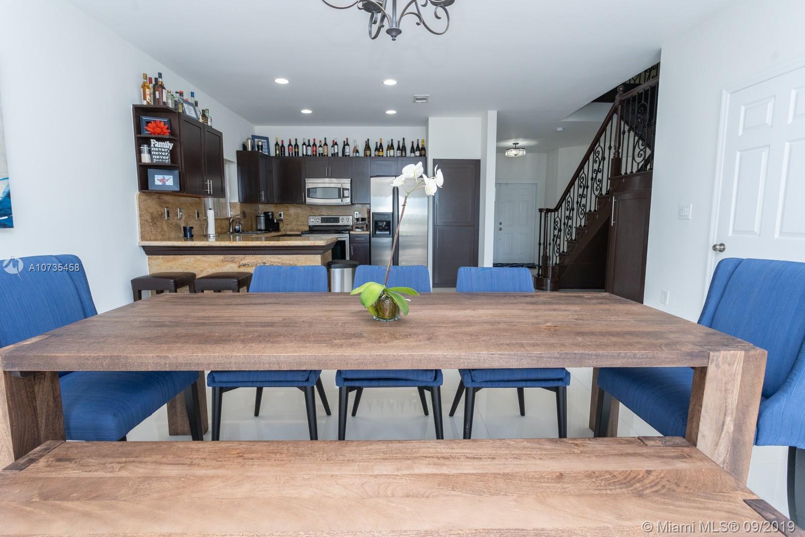 TWIN LAKE SHORES EAST - Residential Lease