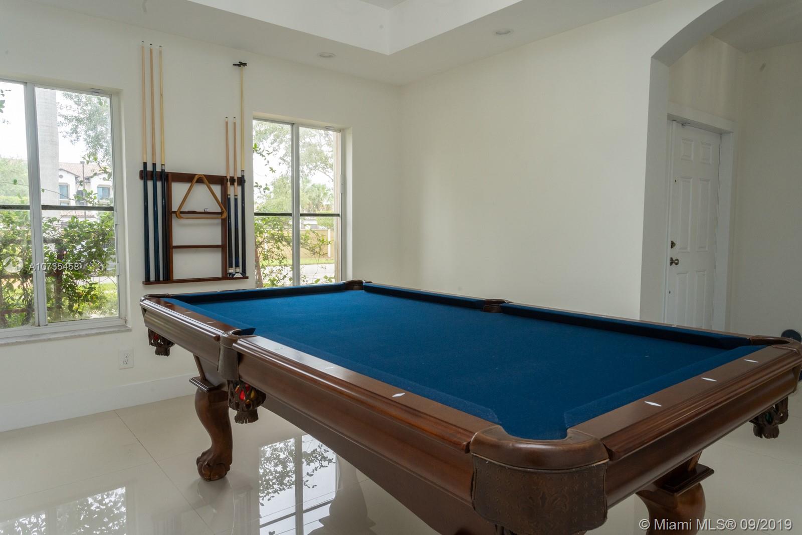 TWIN LAKE SHORES EAST - Residential Lease