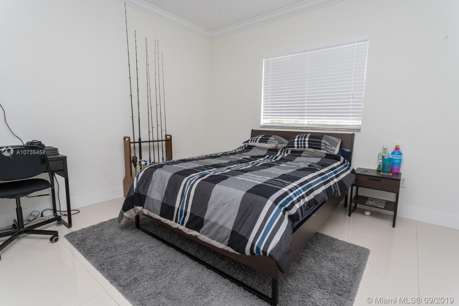 TWIN LAKE SHORES EAST - Residential Lease