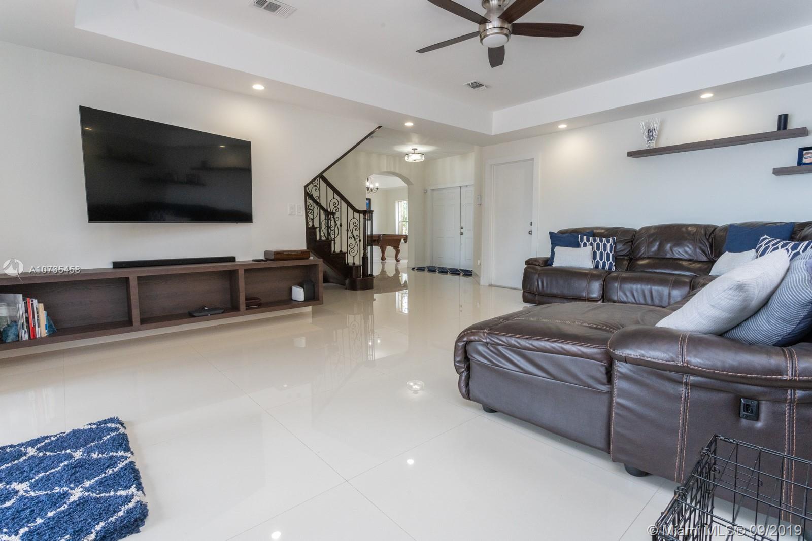 TWIN LAKE SHORES EAST - Residential Lease