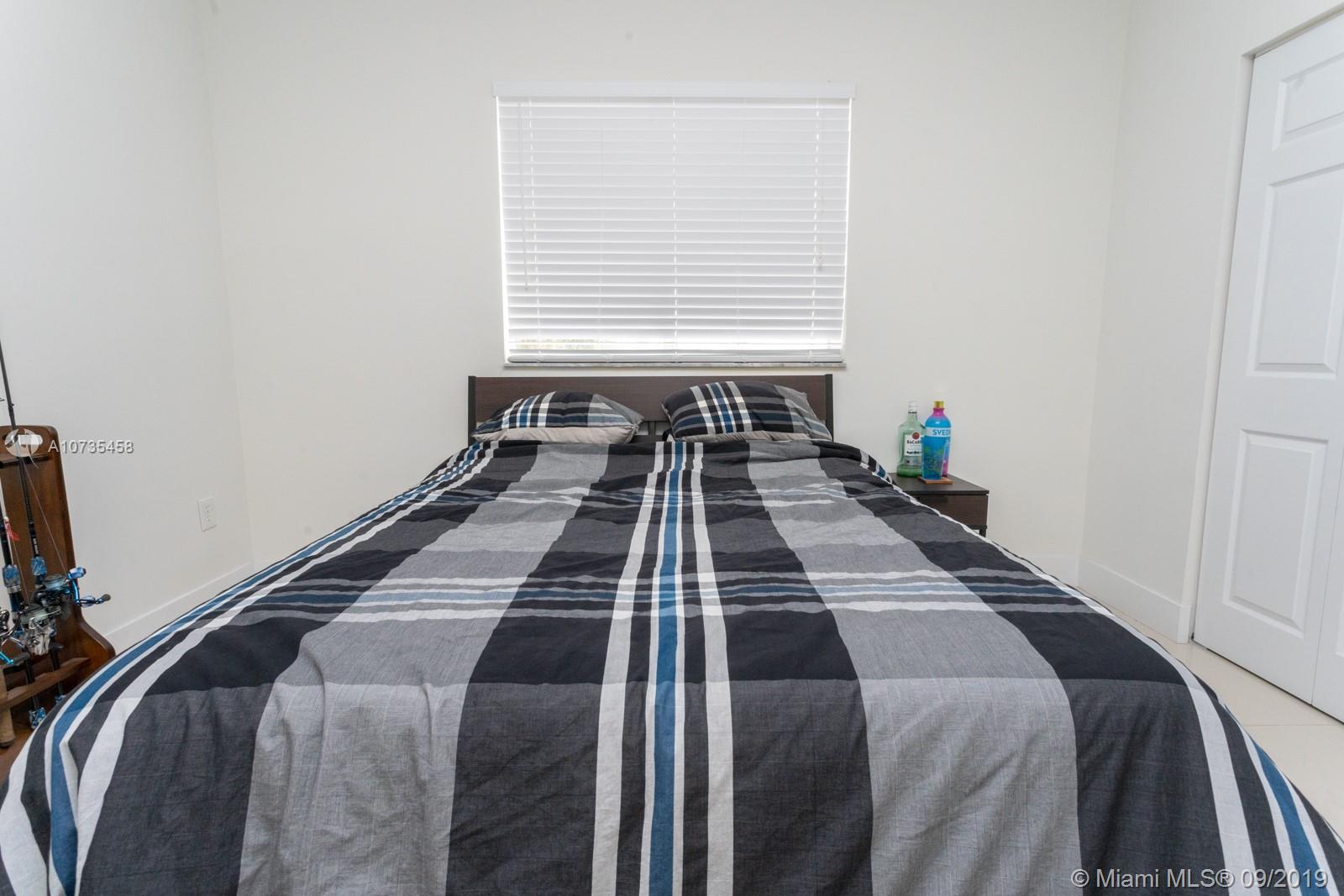 TWIN LAKE SHORES EAST - Residential Lease