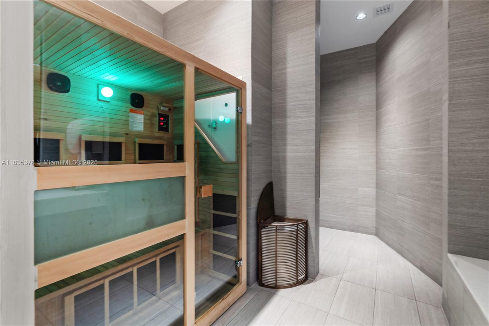 Echo Aventura - Residential