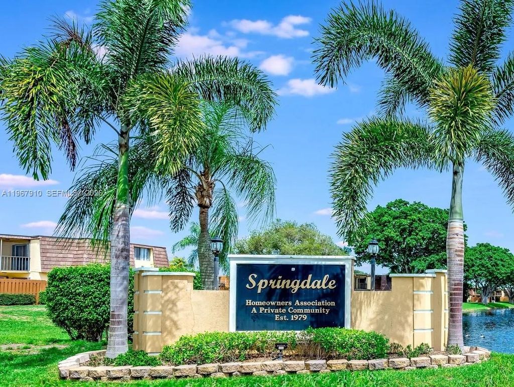 Photo of 42 Springdale Cir, Palm Springs, FL 33461 (MLS # A11967910)